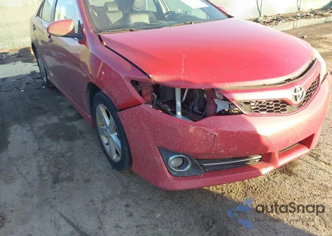 2013 Toyota Camry Se z USA, uszkodzony, nr VIN 4T1BF1FK7DU659256